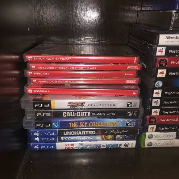 PS3 Console and 2 controlers - Picture 5 of 11